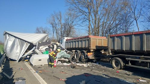 Nečekaný náraz zastavil provoz a přivolal složky IZS