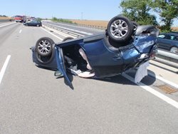 Nehoda dvou osobních automobilů blokovala provoz dálnice D1