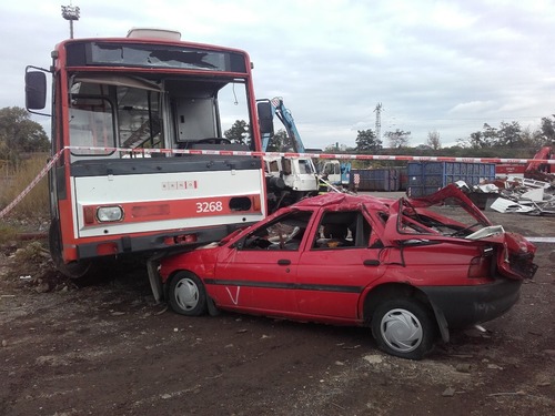 V kovošrotu se zvedal trolejbus