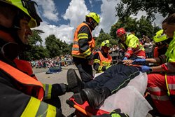 V Jaroměři slavili profesionální a dobrovolní hasiči svá výročí