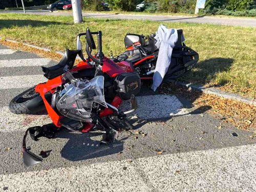 Střet na silnici skončil tragickou smrtí motocyklistky