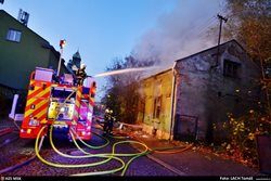 Požár zchátralého domu s odpadky ve Slezské Ostravě, už se bourá