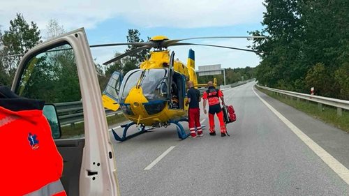 Dodávka čelně narazila do stromu. Zaklíněnou řidičku transportoval vrtulník do traumacentra