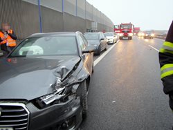 K velkému množství nehod vyjížděli v pátek  odpoledne hasiči v celém Zlínském kraji.