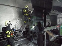 Požár lisu v průmyslové hale v Děčíně