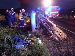 Tragická nehoda u Jarova - dva těžce zranění, jeden mrtvý