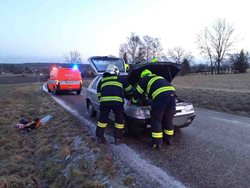 Požár uvnitř auta uhasila mladá řidička sama