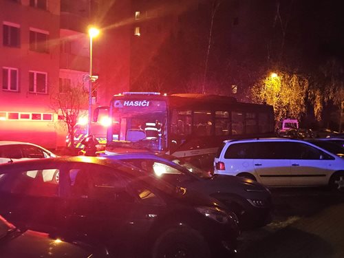 Tragédie při nočním požáru bytu si vyžádala lidský život