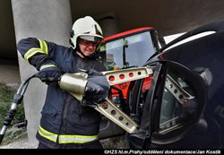 Cvičení hasičů - nehoda autobusu a osobního vozidla s větším počtem zraněných/VIDEO