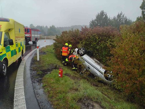 Nehoda na dálnici D6: Řidič skončil se zraněním, provoz byl omezen
