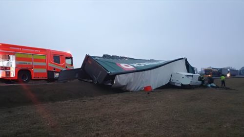 Vážná nehoda kamionu zastavila provoz, zasahovaly složky IZS