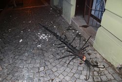 Během Štědrého večera zasahovali hasiči v Hradci Králové u dvou požárů. V obou případech se požár rozšířil od hořícího vánočního stromečku. 