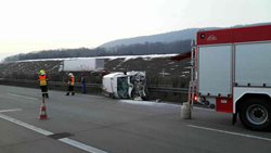 Nehoda dvou vozidel komplikovala dopravu na dálnici směrem na Ostravu 