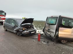 Při střetu osobního vozidla s dodávkou u Šebkovic na Třebíčsku se zranili dva lidé