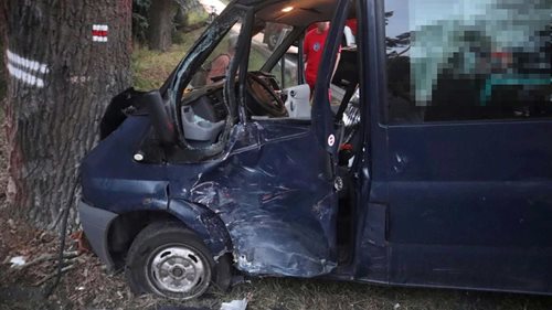 Tragická nehoda na I/38. Motocyklista při předjíždění narazil do odbočující dodávky