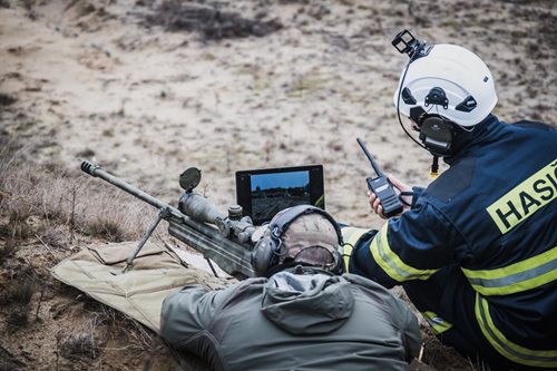 Střelba do tlakových lahví: Hasiči a policisté trénovali jeden z nejrizikovějších postupů