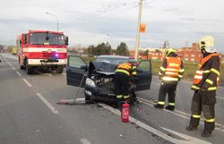 Nehoda tří vozidel blokovala dvě hodiny  dopravu na hlavním tahu mezi Zlínem a Otrokovicemi