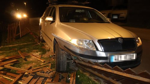 Jízda pod vlivem skončila nárazem do plotu