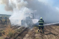 Miliónová škoda po požáru traktoru u Božic