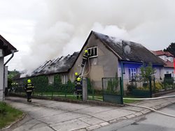 Ve Veselé hořel rodinný dům a stodola