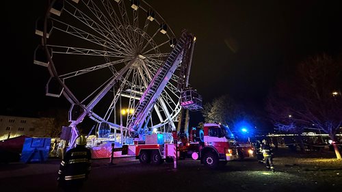 Porucha na ruském kole uvěznila desítky lidí. Hasiči zasahovali ve výšce