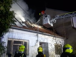 Požár rodinného domu si vyžádal jednu oběť