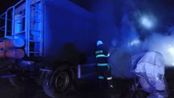  V Roztokách u Jaroměře hořel nákladní přívěs kamionu, škoda přesáhla milion korun