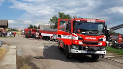 Při požáru haly na Hodonínsku se zranil muž