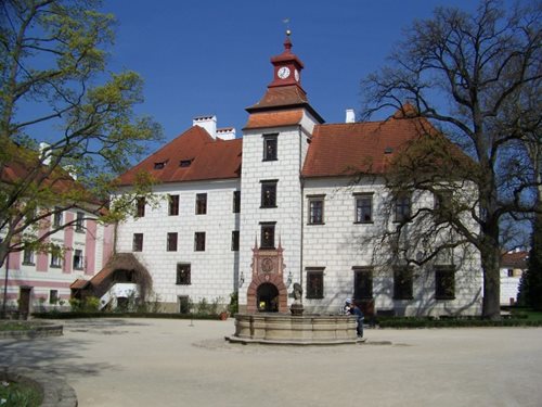 Slavnostní předání medailí HZS ČR a HZS Jihočeského kraje a složení služebního slibu na zámku v Třeboni