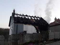 Požár rodinného domu se škodou za jeden a půl milionu
