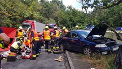 Vážná nehoda dvou vozidel na parkovišti u vysílače Cukrák