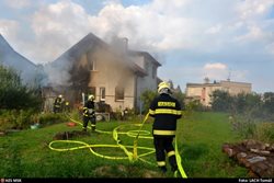 Požár rodinného domku v Šenově VIDEO/FOTOGALERIE