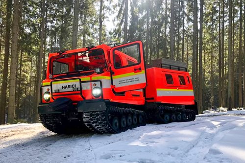 Hasiči cvičili se speciálním pásovým vozidlem Hägglunds BV206