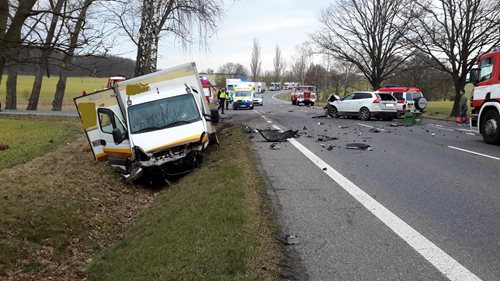 Nehoda tří aut zablokovala silnici I. třídy u Rakovic