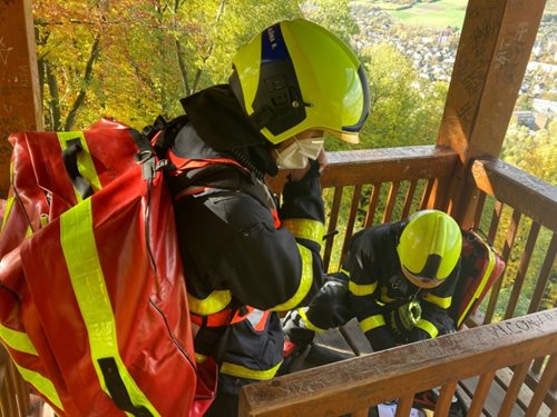 Hasiči z Novojičínska zachraňovali zraněnou osobu z rozhledny nad Kopřivnicí