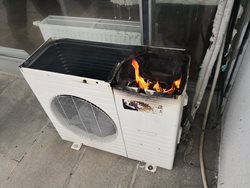 Požár klimatizace v Českých Budějovicích