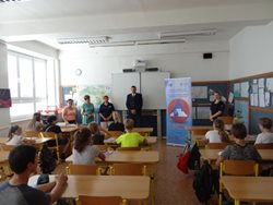 Hasiči rozdávali chytré telefony a ceny žákům v soutěžích projektu Direct