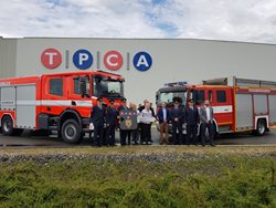Středočeští hasiči převzali od automobilky TPCA novou cisternu