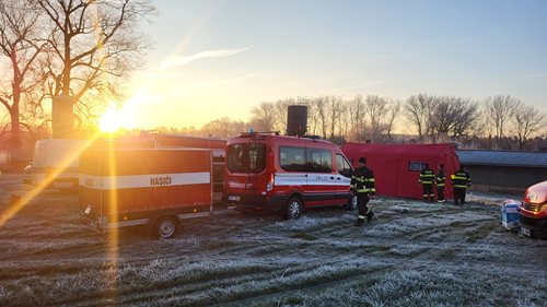 Hasiči zasahují u ohniska ptačí chřipky v Blatné