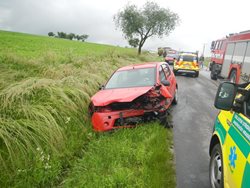 Dva zranění u nehody u Buku, vyproštění nebylo potřeba
