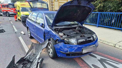 Nehoda dvou aut zablokovala křižovatku ve Vítonicích. Pomoc automaticky přivolal systém eCall