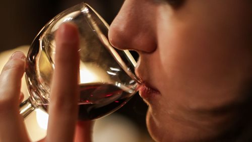 Řidička nadýchala 2,8 promile. Policistům řekla, že alkoholem chtěla řešit své problémy