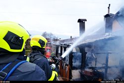 Při požáru chatky v Šenově zemřel člověk, plameny napáchaly materiální škody za 100 tisíc korun