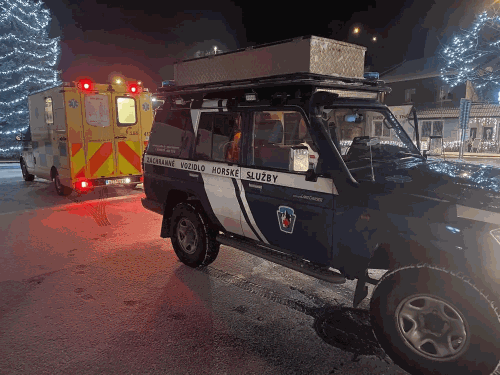 Skvělá spolupráce záchranářů a Horské služby zajistila bezpečný transport pacienta