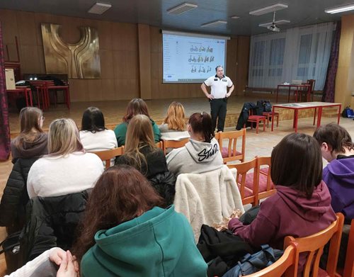 Nultá hodina autoškoly upozorňuje začínající řidiče na rizika