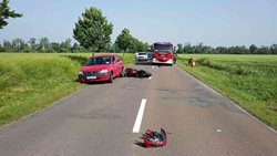 Nehoda motocyklisty s osobním autem