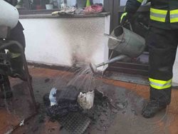 Rodinný dům před požárem zachránil soused