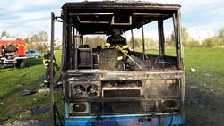 V Českých Budějovicích hořel vrak autobusu