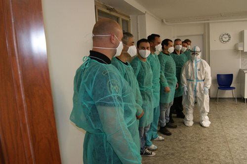 Hasiči se školili na odběr vzorků na testy na koronavirus
