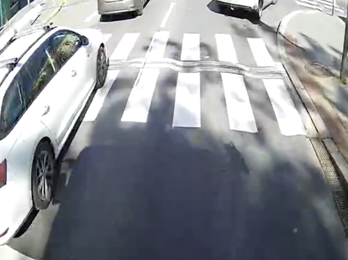 Nevinný přechod skončil zraněními v autobusu